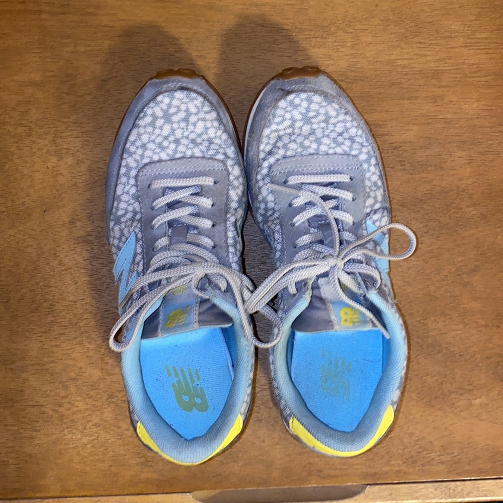 New Balance 410 women size 6.5 blue gray yellow - Picture 4 of 5